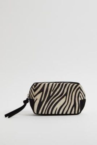 UO Zebra Print Suede Makeup Bag - Black ALL at - Urban Outfitters - Modalova