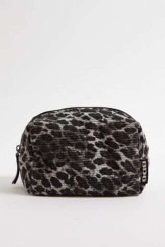 Leopard Corduroy Makeup Bag - ALL at Urban Outfitters - BDG - Modalova