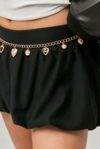 UO Bianca Charm Chain Belt - Gold at - Urban Outfitters - Modalova