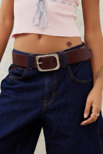UO Wide Leather Belt - Red M/L at - Urban Outfitters - Modalova