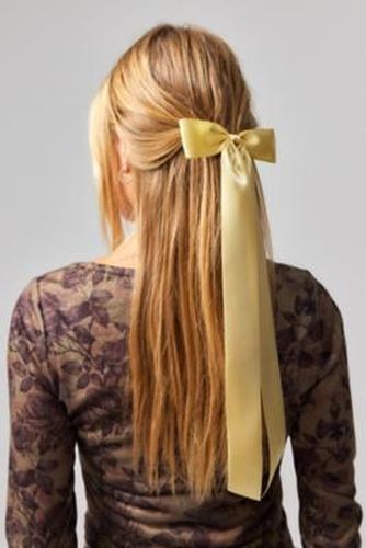 Long Satin Bow Hair Clip - Yellow at - Urban Outfitters - Modalova