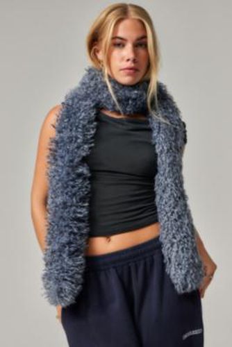 UO Extra Large Fluffy Scarf - Charcoal at - Urban Outfitters - Modalova