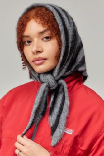 UO Triangle Neck Scarf at - Urban Outfitters - Modalova