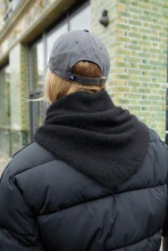 UO Triangle Neck Scarf - Black at - Urban Outfitters - Modalova