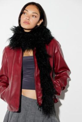 UO Trish Faux Fur Scarf - Black at - Urban Outfitters - Modalova