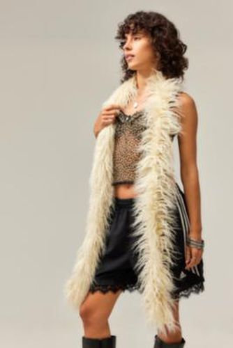 UO Trish Faux Fur Scarf - Cream at - Urban Outfitters - Modalova