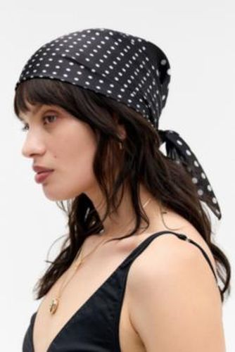 UO Silky Warped Polka Dot Headscarf - / at - Urban Outfitters - Modalova