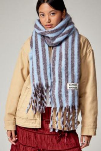 Damson Madder Fluffy Stripe Scarf - Blue at - Urban Outfitters - Modalova