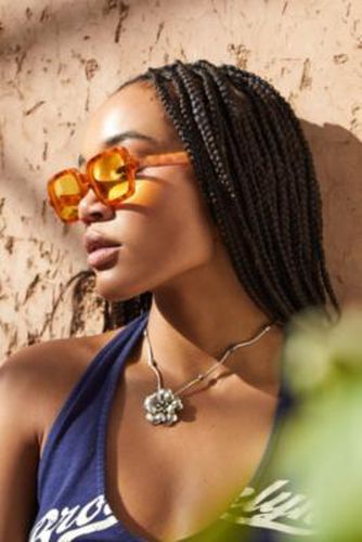 UO Izzy Vintage Square Sunglasses - Honey at - Urban Outfitters - Modalova