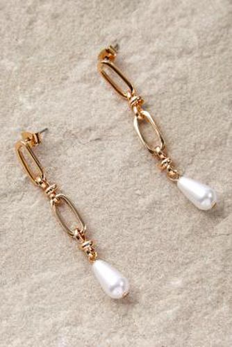Pearl & Chain Drop Earrings - Gold at Urban Outfitters - Silence + Noise - Modalova