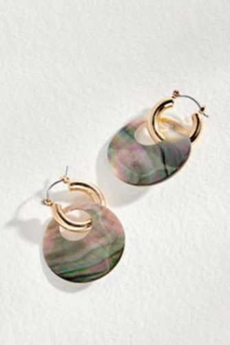 Shell Drop Hoops - Gold at Urban Outfitters - Silence + Noise - Modalova