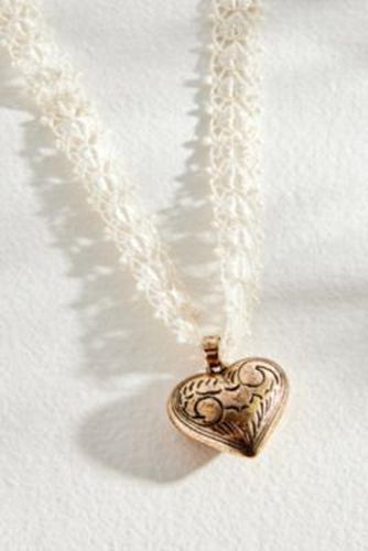 Heart Pendant Lace Necklace - Gold at Urban Outfitters - Silence + Noise - Modalova