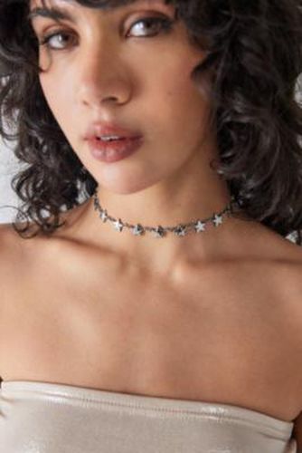 Multi-Star Choker Necklace - Silver at Urban Outfitters - Silence + Noise - Modalova