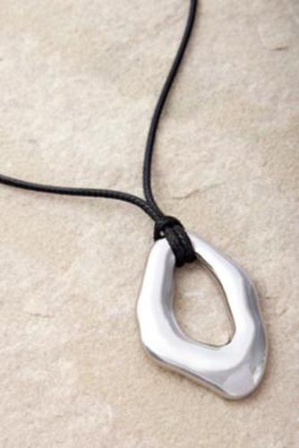 Abstract Loop Choker - Silver at Urban Outfitters - Silence + Noise - Modalova