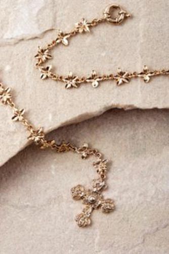 Floral & Cross Lariat Necklace - Gold at Urban Outfitters - Silence + Noise - Modalova