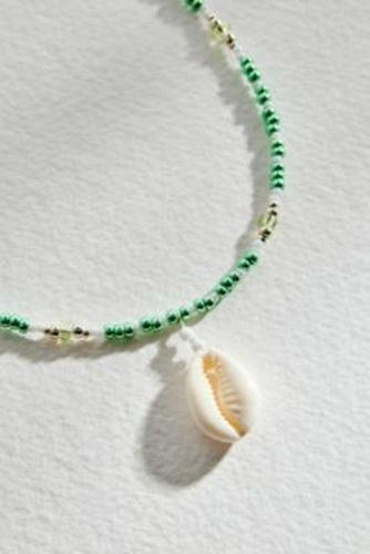 Satellite Shell Necklace - Green at Urban Outfitters - Rhimani - Modalova
