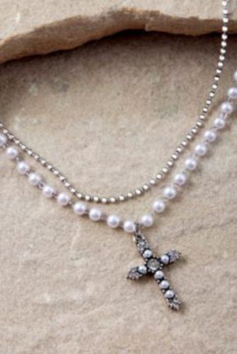 Double Layer Pearl Cross Necklace - at Urban Outfitters - Silence + Noise - Modalova