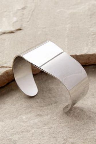 Clean Cuff Bracelet - Silver at Urban Outfitters - Silence + Noise - Modalova