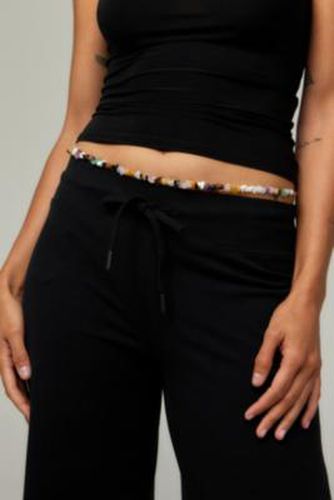 Shell Chipping Belly Chain - Brown at Urban Outfitters - Silence + Noise - Modalova