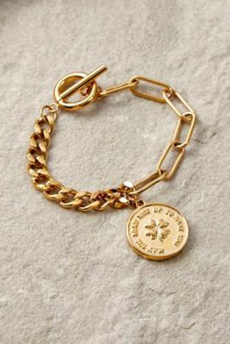 Irish Blessing Bracelet - Gold at Urban Outfitters - Réalta - Modalova