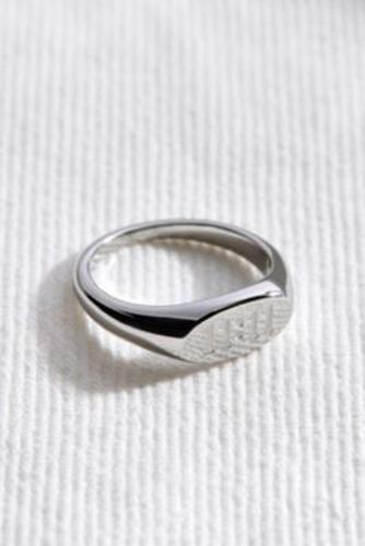 Ring - Silver L at Urban Outfitters - Réalta - Modalova