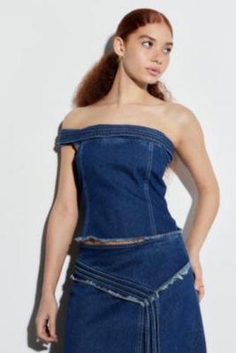 Madame Asymmetric Off-The-Shoulder Denim Top - Tinted Denim S at Urban Outfitters - Lioness - Modalova