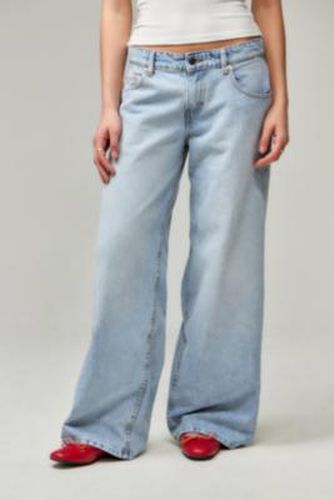 Low Rise Light Wash Jeans - Light Blue 28 at Urban Outfitters - Motel - Modalova