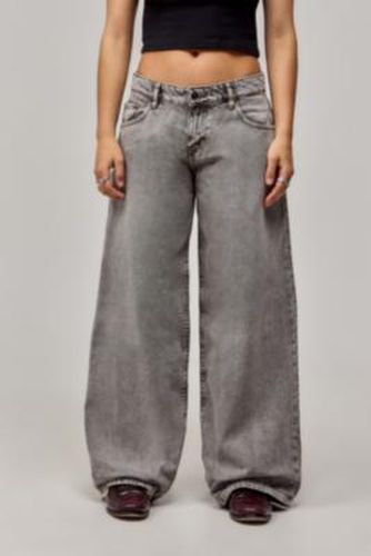 Washed Denim Low-Rise Roomy Jeans - 26 at Urban Outfitters - Motel - Modalova