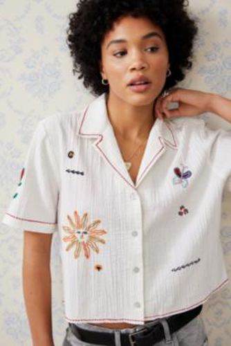 UO Souvenir Embroidered Cropped Shirt - XS at - Urban Outfitters - Modalova