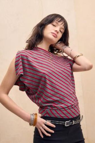 UO Olivia Off-Shoulder T-Shirt - XS at - Urban Outfitters - Modalova