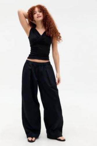 UO Sandi Off-Shoulder Top - XS at - Urban Outfitters - Modalova