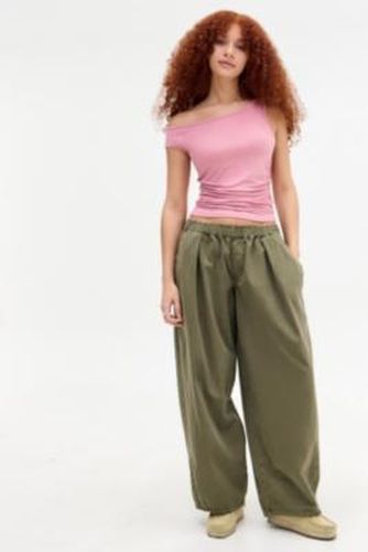 UO Emilie Asymmetric Off-Shoulder Top - Mauve XS at - Urban Outfitters - Modalova