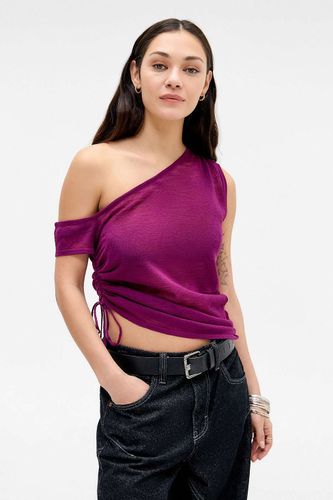 UO Sheer Asymmetric Top par taille: XS - Urban Outfitters - Modalova