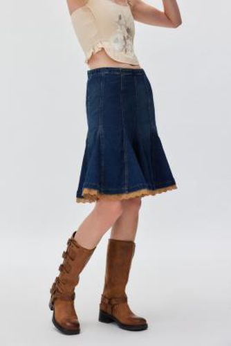 Tamara Lace Denim Midi Skirt - Tinted Denim S at Urban Outfitters - Kimchi Blue - Modalova