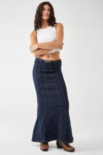 Cari Belted Denim Maxi Skirt - Dark Blue 2XS at Urban Outfitters - BDG - Modalova