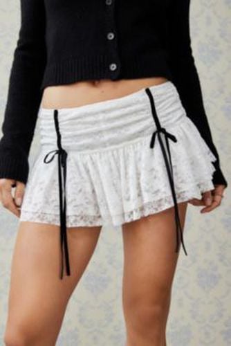 Lace Mini Skort - Ivory L at Urban Outfitters - Kimchi Blue - Modalova