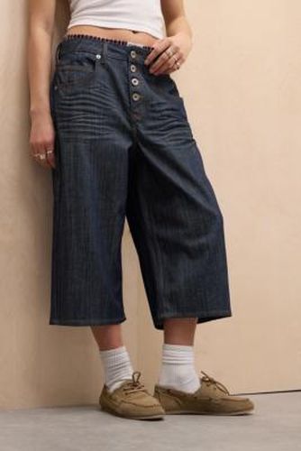 Jaya Raw Crop Jeans - 24 at Urban Outfitters - BDG - Modalova