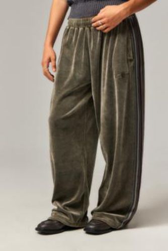 Iets frans. Harri Velour Joggers - 2XS at Urban Outfitters - iets frans... - Modalova