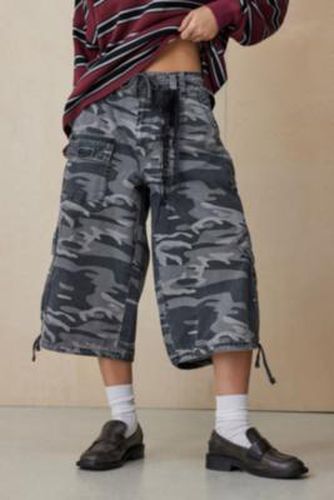 Detroit Camouflage Cropped Cargo Pants - Grey XS at Urban Outfitters - BDG - Modalova