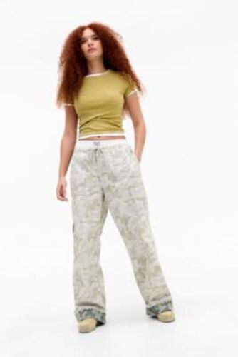 Reversible Camo Pull-On Trousers - XS at Urban Outfitters - BDG - Modalova