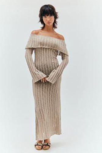 UO Shae Laddered Off-The-Shoulder Maxi Dress - Taupe 2XS at - Urban Outfitters - Modalova