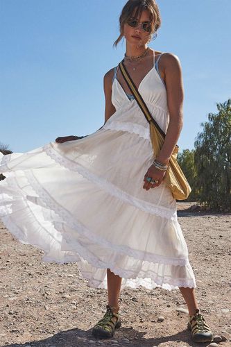 Robe midi à volants Viola en taille: 2XS - Kimchi Blue - Modalova