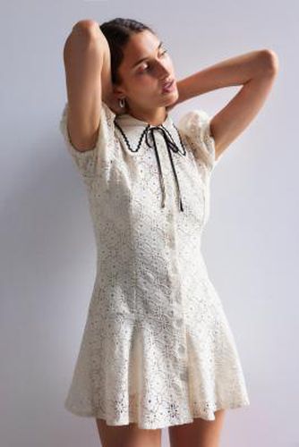 Audrey Lace Mini Dress - Cream 2XS at Urban Outfitters - Kimchi Blue - Modalova