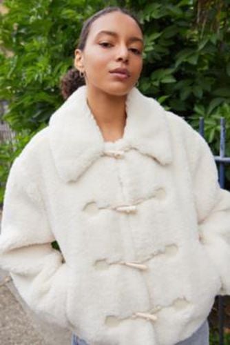 Toggle Borg Coat Jacket - Cream 2XS at Urban Outfitters - BDG - Modalova