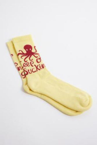 UO Keep On Sucking Socks - Gold at - Urban Outfitters - Modalova