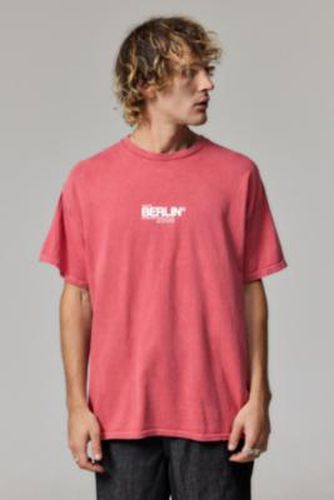 UO Berlin T-Shirt - Red XS at - Urban Outfitters - Modalova