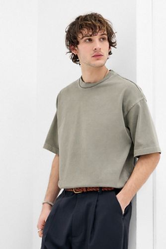 T-Shirt - L at Urban Outfitters - Loom - Modalova