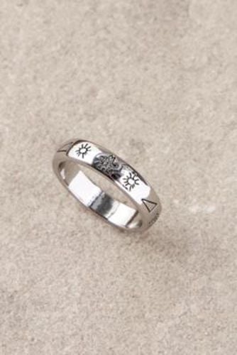 Engraved Ring - L at Urban Outfitters - UO Nomad - Modalova