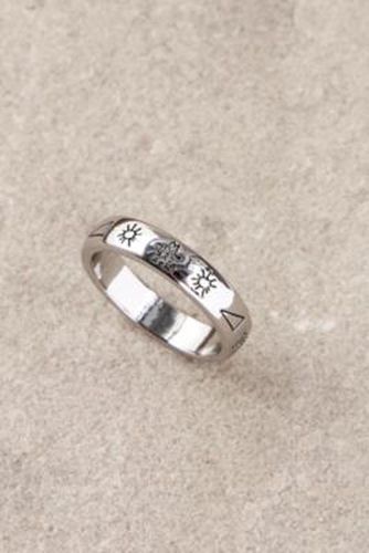 Engraved Ring - Silver S at Urban Outfitters - UO Nomad - Modalova