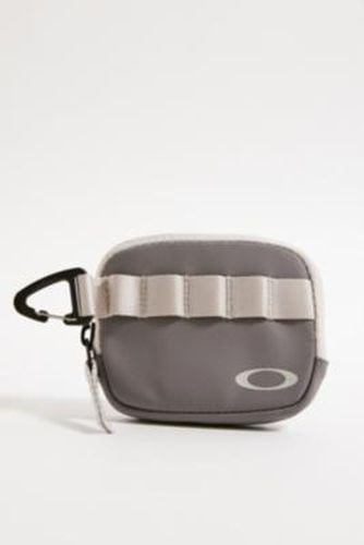 Rover Wallet - Grey at Urban Outfitters - Oakley - Modalova